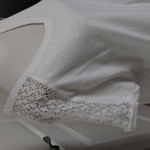 Westbound crochet shoulders heather slub white V-neck tee draw up hem - Picture 3 of 10